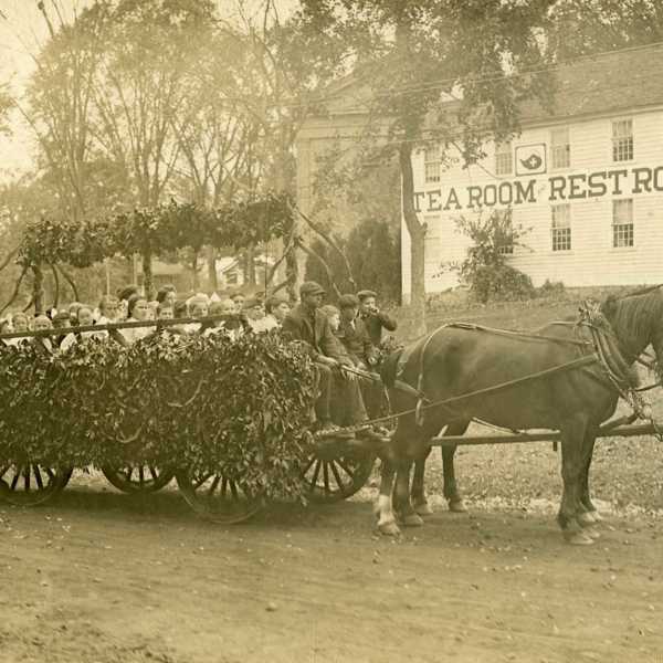 1910 Carnival: Harbor Street School Float