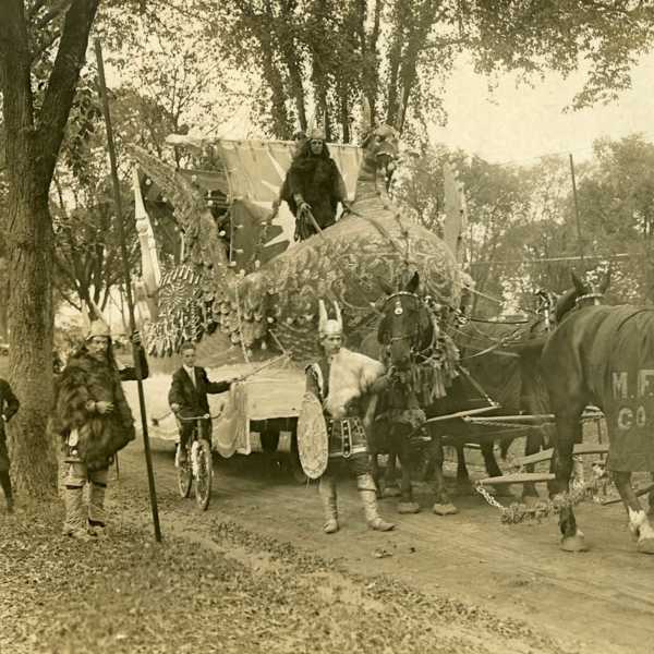 1910-Carnival-MIF-Co-float-3.jpg