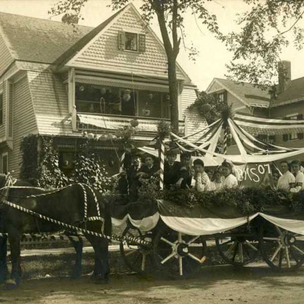 1905-Carnival-BHS-Class-1907.jpg
